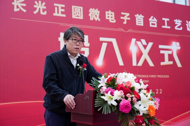 长光正圆首台工艺设备搬入仪式